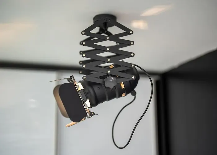 Apartment Stylish Cozy With Fireplace